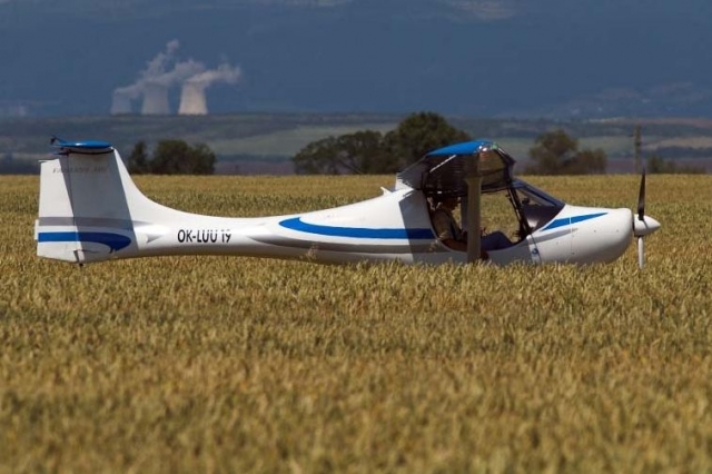  Various qualifications to fly 